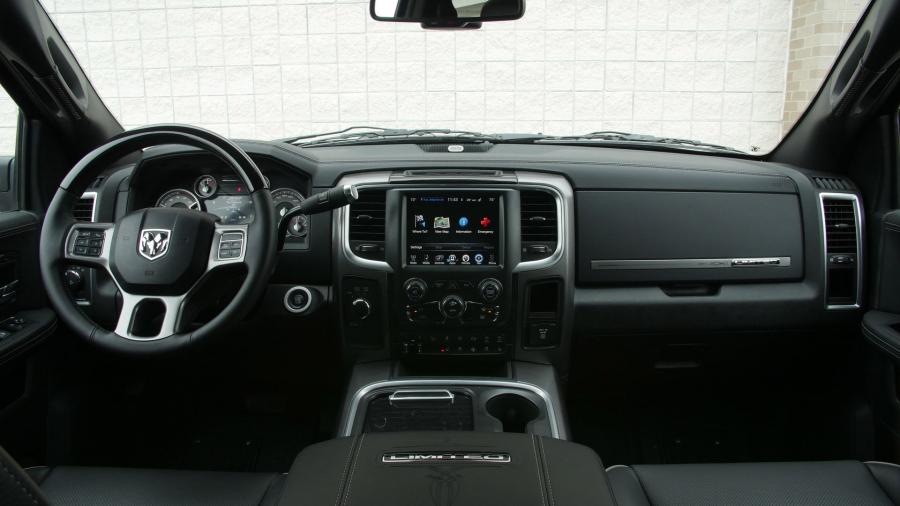  Dodge Ram 3500 Limited 2016 года  (фото 7 из 18)